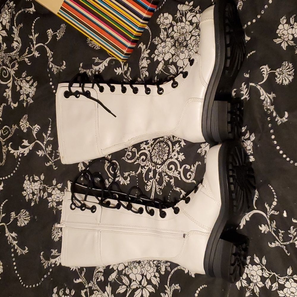 NIB Vintage White 12 Hole Combat Boots